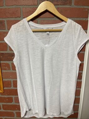 Liz Claiborne White V‑Neck Cap Sleeve Tank Top